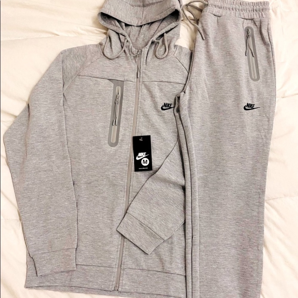 Nike tech Sweatsuit!!